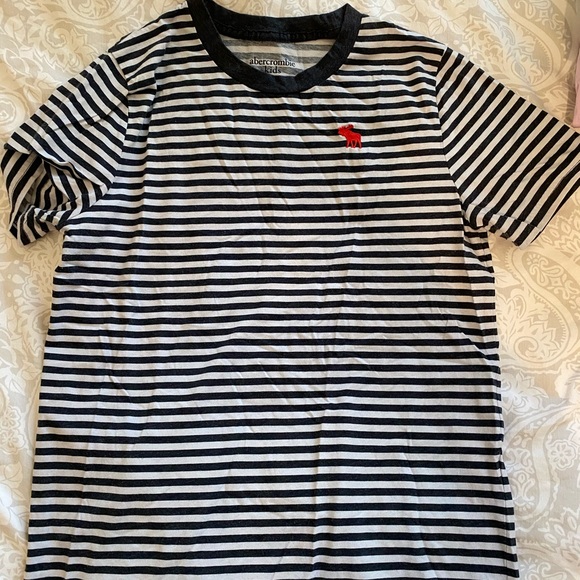 Abercrombie tee - Picture 1 of 2